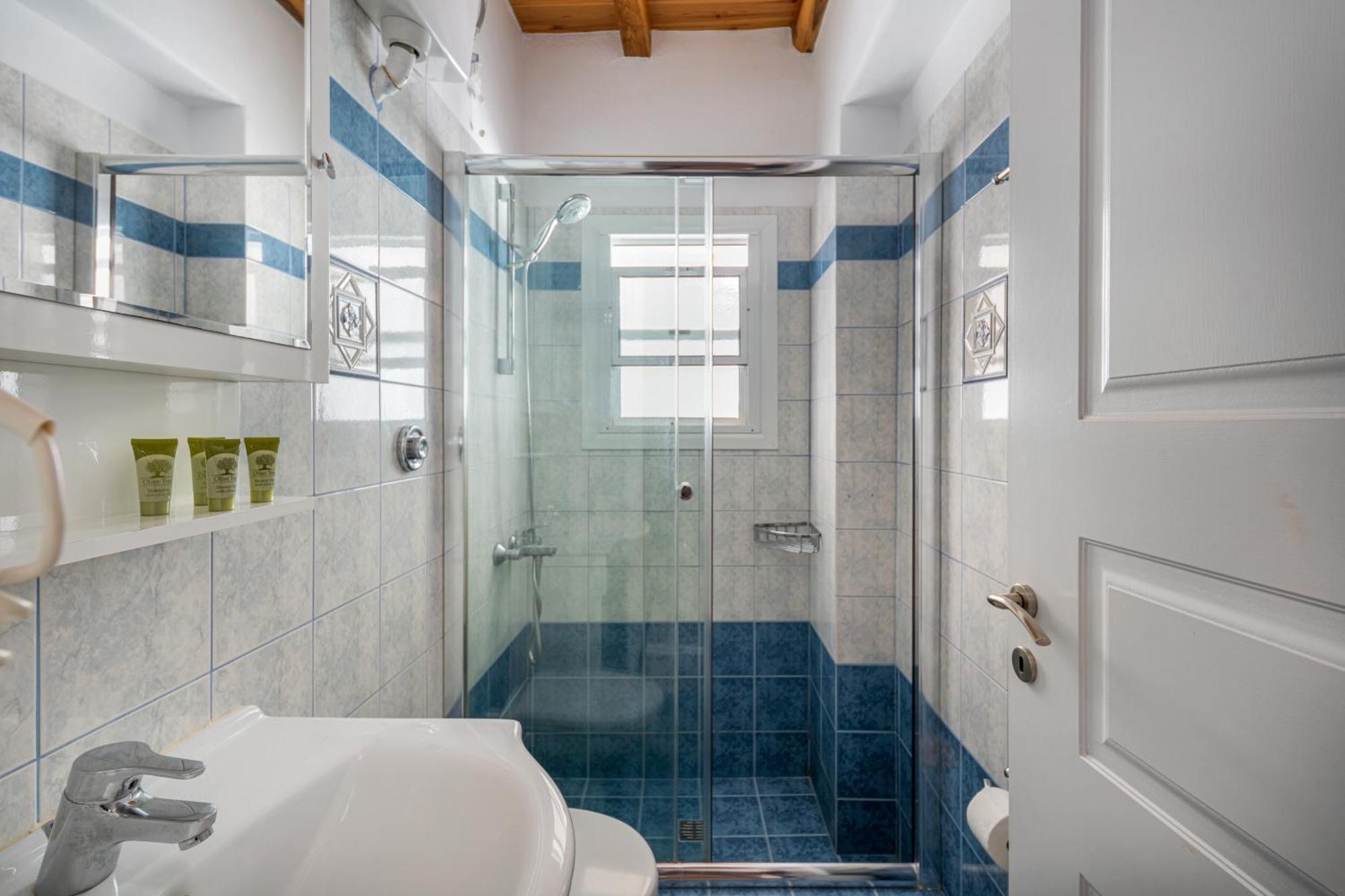 Galazio Seaside Apartments Livadakia 객실 사진